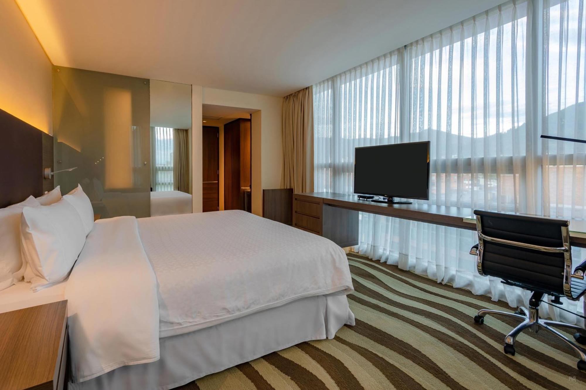 Four Points By Sheraton Bogota Bagian luar foto